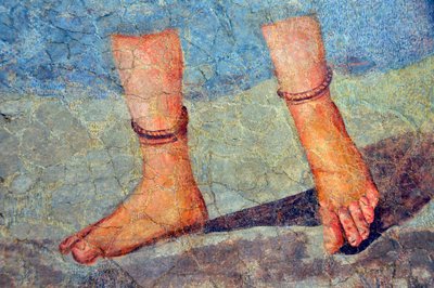 Beine einer Frau mit Fußkettchen, spätes 2. - frühes 3. Jahrhundert (Fresko) von Roman