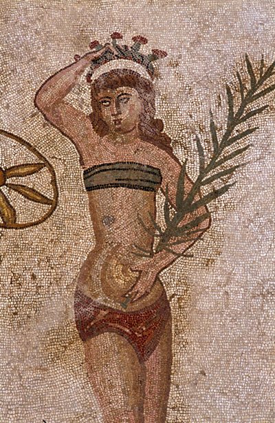 Junge Römer bei körperlichen Übungen. Sie tragen einen Lendenschurz um die Nieren und ein Strophium (Vorläufer des BHs) auf der Brust. Der Palmzweig, den sie halten, ist ein Symbol des Sieges. Römisches Mosaik des 3. - 4. Jahrhunderts der Villa del Casale, von Roman