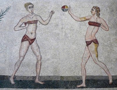 Junge Frauen im Bikini, Villa Romana del Casale, Sizilien, 315-350 n. Chr. (Mosaik) von Roman