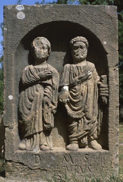 Stele mit zwei menschlichen Figuren, Hochimperialzeit (27 v. Chr. - 395 n. Chr.) von Roman Imperial Period