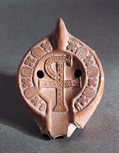 Dekorierte Lampe mit Chi-Rho, Terrakotta von Roman Roman