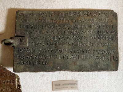 Dekret über das Porto in Latein auf Bronzeplatte: Es wurde am 21. Januar verkündet von Roman Roman