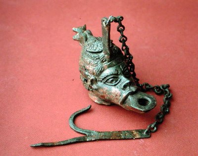 Hängende Öllampe in Form eines afrikanischen Kopfes, aus Belkis (heute Zeugma), Türkei von Roman Roman