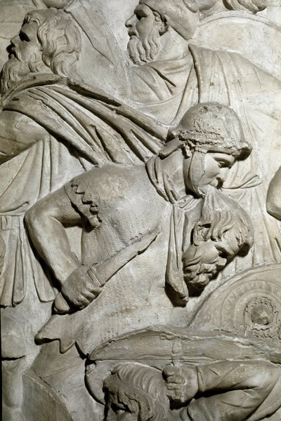 Römische Kunst: Römischer Krieger hält den Kopf eines feindlichen Kriegers zwischen den Zähnen (Abguss von 1862) von Roman Roman