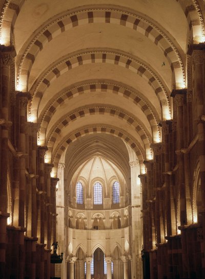Innenansicht der Kathedrale von Vézelay von Romanesque