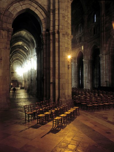 Innenraum der Kathedrale Saint-Lazare d
