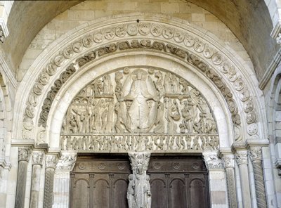 Jüngstes Gericht, skulptiertes Tympanon der Kathedrale Saint-Lazare d