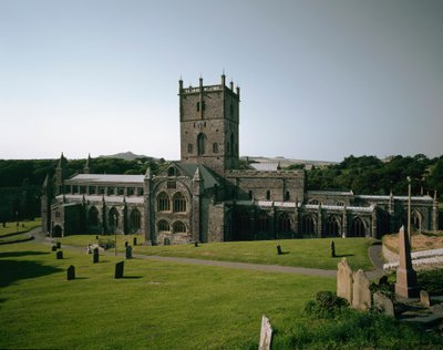 Romanische Kunst: Ansicht der Kirche von St. David, erbaut zwischen dem 6. und 12. Jahrhundert. Saint David