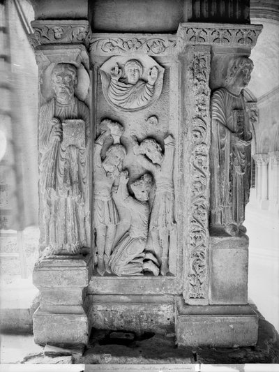 Die Steinigung des Hl. Stephanus, von einer Säule im Kreuzgang von Romanesque