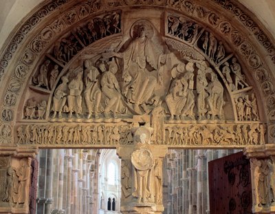 Tympanon der Basilika von Vézelay, das Christus in Majestät darstellt (12. Jahrhundert) von Romanesque