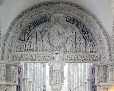 Abtei von Vézelay, Tympanon der Basilika Santa Maria Magdalena. 12. Jahrhundert von Romanesque