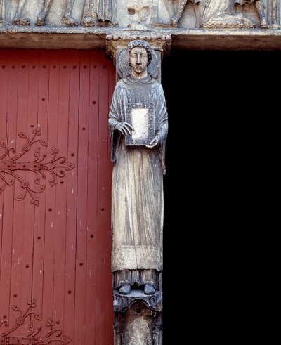 Ansicht einer Skulptur am zentralen Pfeiler des Zentralportals (1140-1200) von Romanesque