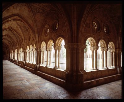 Blick auf den Kreuzgang der Kathedrale Sainte Thecle (Sainte-Thecle) in Tarragona von Romanesque