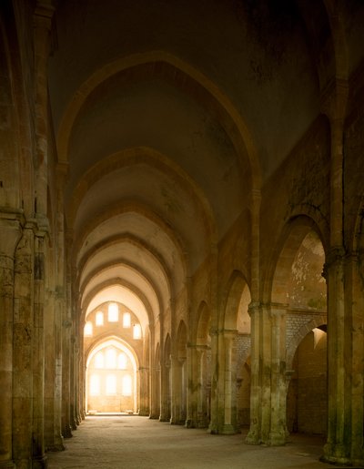 Ansicht des Kirchenschiffs der Zisterzienserabtei, gegründet im 12. Jahrhundert von Romanesque