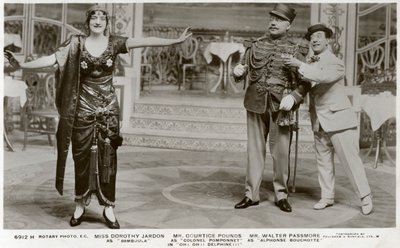 Mitglieder der Besetzung von Oh! Oh! Delphine!!!, ca. 1916 von Rotary Photo