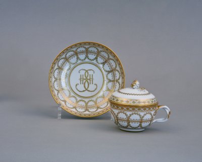 Tasse und Untertasse mit dem Monogramm von Katharina II., Kaiserliche Porzellanmanufaktur, 1770-1780er Jahre von Russian Master