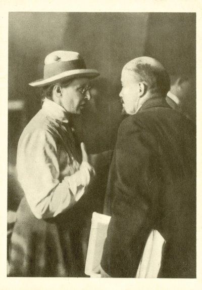 Elena Stasova und Lenin auf dem Zweiten Weltkongress der Komintern im Kreml, Moskau von Russian Photographer