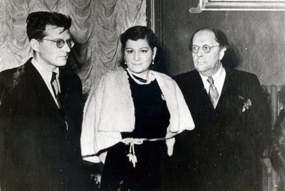 Der Komponist Dmitri Dmitrijewitsch Schostakowitsch, Sängerin Maria Maksakowa und Schriftsteller Alexei Nikolajewitsch Tolstoi von Russian Photographer