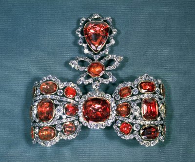 Schleifenbrosche mit Brillantschliff-Diamanten und Spinellen, von Pfisterer, 1764 (Gold, Silber, Diamanten und Spinelle) von Russian School