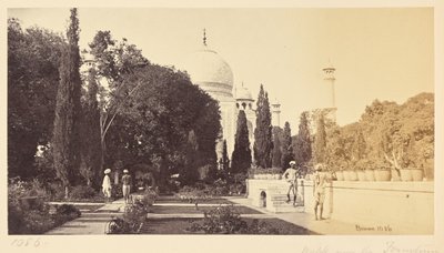 Agra; Der Taj, vom Weg in der Nähe des Brunnens von Samuel Bourne