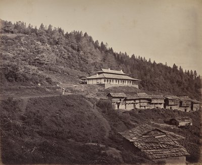 Die oberen Himalayas. Dorf Harkundu mit Reisenden Bungalow im Rast-Haus von Samuel Bourne