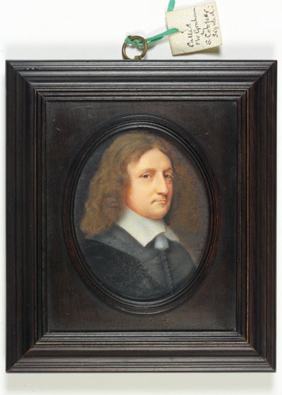 Ein Gentleman in einem dunkelgrauen Mantel, als 