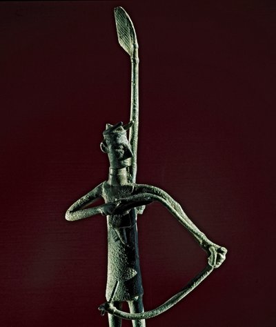 Nuragische Kultur (Nuraghi) Sardinien: Statuette eines Kriegers, der einen bronzenen Bogen zieht. 8.-7. Jahrhundert v. Chr. Cagliari, Museo Nazionale Archeologico, Sardinien, Italien von Sardinia Nuragic Civilization