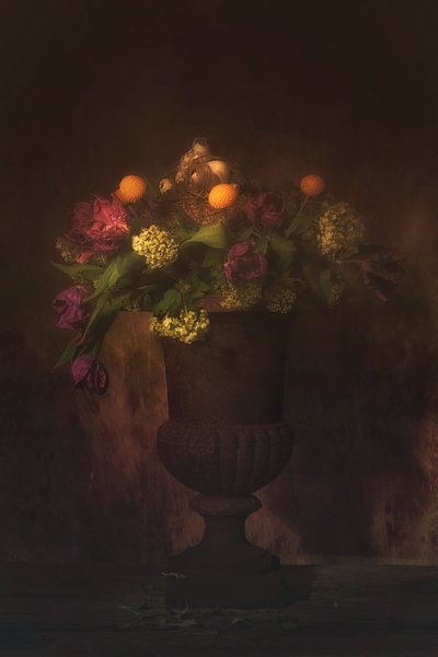 Opulentes Blumenstillleben von Saskia Dingemans