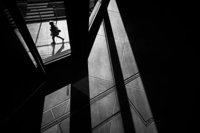 Architektonisches Schattenspiel von Satoshi Hata