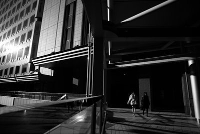 Städtische Schatten Spaziergang von Satoshi Hata