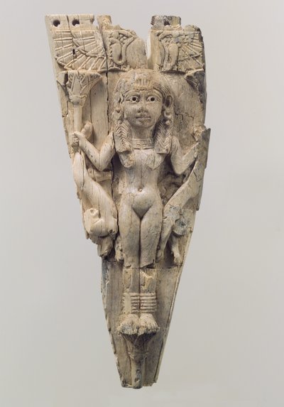 Pferdestirnriemen mit einer weiblichen Figur flankiert von Löwen von School Assyrian