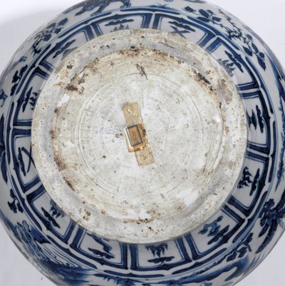 Detail eines außergewöhnlich seltenen und wichtigen blau-weißen Kruges, Guan Yuan Dynastie, Mitte des 14. Jahrhunderts von School Chinese