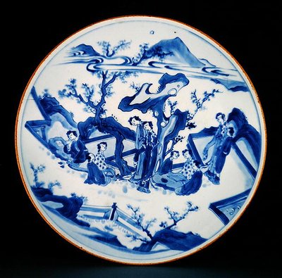 Schale bemalt in Unterglasurblau mit Figuren von Damen, Übergangszeit, ca. 1640 von School Chinese