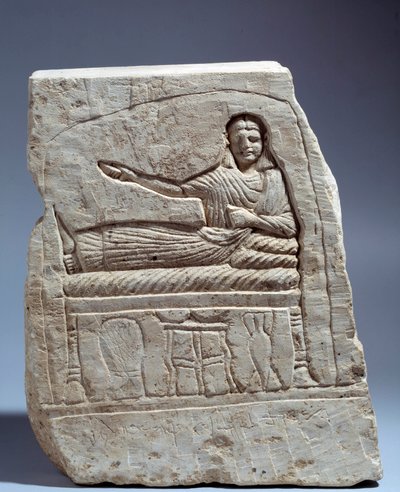 Antike ägyptische Kunst: Begräbnisstele aus Kalkstein im Namen von Lady Artemis. (mit spätem Bankett) Aus Kom Abu-Billou, Ägypten. Höhe 24 cm. Spätzeit (3. Jahrhundert n. Chr.). Paris, Louvre von School Egyptian