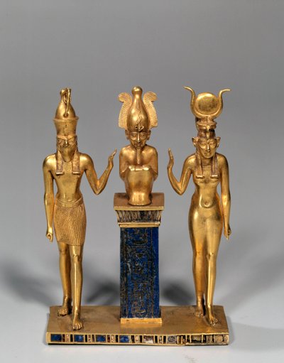 Ägyptische Antike: Osirische Triade im Namen von Osorkon (Osiris umgeben von Isis und Horus). Goldanhänger und Lapislazuli. 22. Dynastie, Spätzeit. Paris, Louvre Museum von School Egyptian