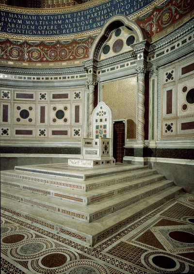 Blick auf den bischöflichen Thron in der päpstlichen Kanzel der Apsis der Basilika St. Johannes im Lateran von School Italian