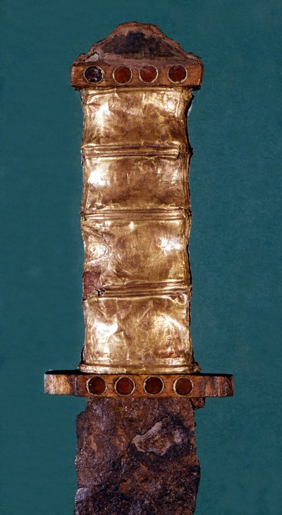 Merowingischer Schwertgriff. Saint Germain en Laye von School Merovingian