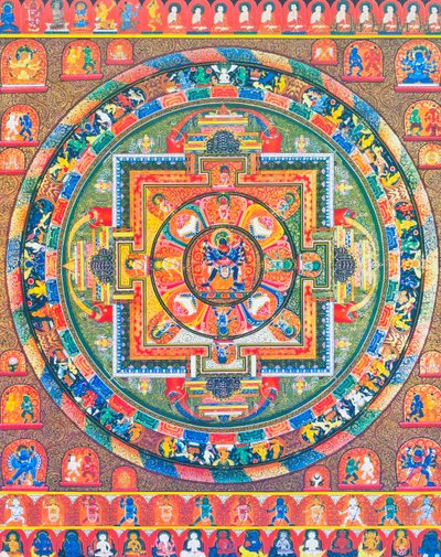 Chakrasambhara Mandala, zeigt die Hauptgottheit Sambhara, die seine Gefährtin Vajrabarahi umarmt, symbolisiert die Vereinigung von Weisheit und Praxis zur Erlangung höchster Glückseligkeit (Darstellung) von School Nepalese