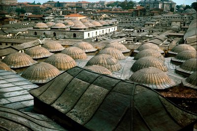 Panoramablick auf Istanbul mit Kuppeln des Großen Basars von School Ottoman