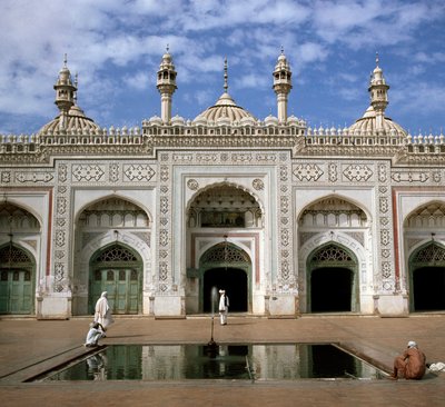 Ansicht der Moschee Mohabbat Khan aus dem 17. Jahrhundert von School Pakistani