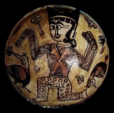Persische Kunst: Terrakottabecher mit einer Figur mit zwei Vögeln. Private Sammlung von School Persian