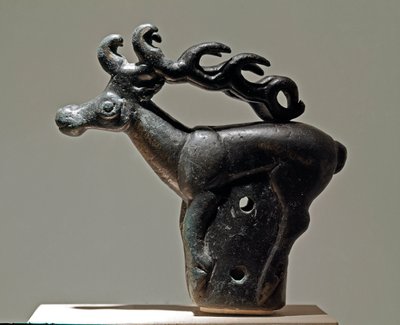 Skythische Kunst: Zoomorphe Abdeckung, die einen Hirsch darstellt von Scythian Scythian