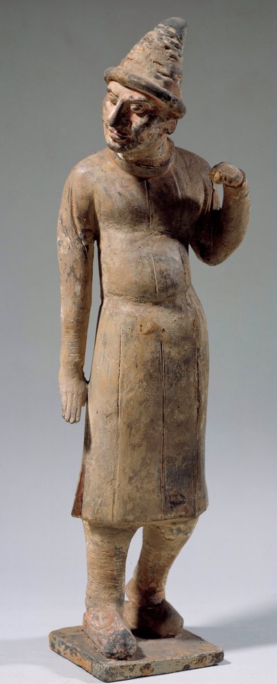 Chinesische Kunst: Sogdian, barbarische Terrakottafigur mit spitzem Hut, die Seide trägt von Sogdian Sogdian