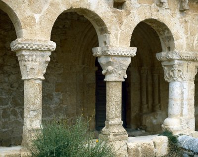 Arkaden des Atriums, Kirche St. Michael, San Esteban de Gormaz, Spanien, Architektur des 11.-12. Jahrhunderts von Spanish School