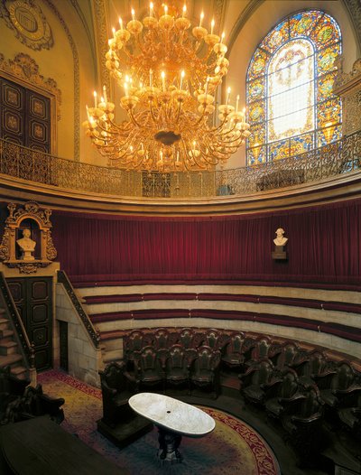 Innenansicht des Amphitheaters der Königlichen Akademie der Medizin, ehemaliges Chirurgiekollegium gegründet 1699, Barcelona, Spanien (Foto) von Spanish School