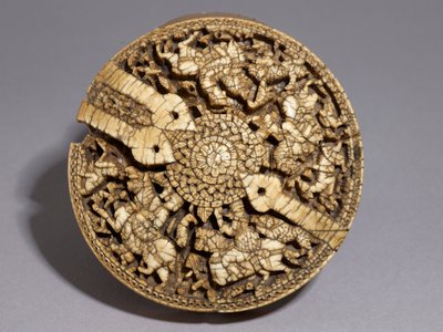 Deckel eines Behälters mit vier Jägern und Tieren, Umayyadenzeit, 998-999 n. Chr. von Spanish School