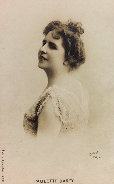 Porträt der französischen Sängerin Paulette de Bardy, bekannt als Paulette Darty; Postkarte von Studio Reutlinger