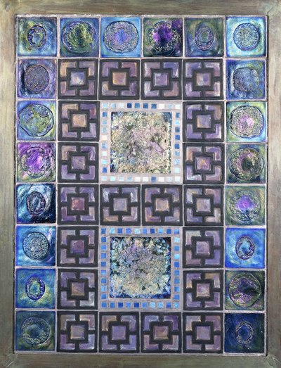 Ein Favrile-Glasfliesen-Panel, geformt mit Blumen und geometrischen Designs, 20. Jahrhundert von Studios Tiffany