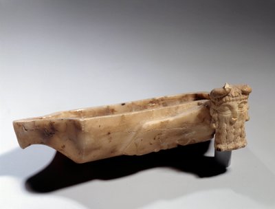 Kunst Mesopotamiens: Lampe verziert mit einem androzephalen Stier (aus Alabaster) Sumerische Periode (um 2400 v. Chr.). Paris, Musée du Louvre von Sumerian Mesopotamian School