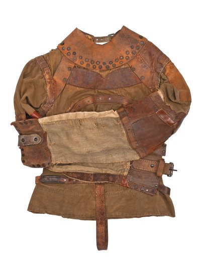 Zwangsjacke im Besitz von Harry Houdini, ca. 1915 (Khakileinwand, Leder & Metallnieten) von Swanfeldt Tent and Awning Co.